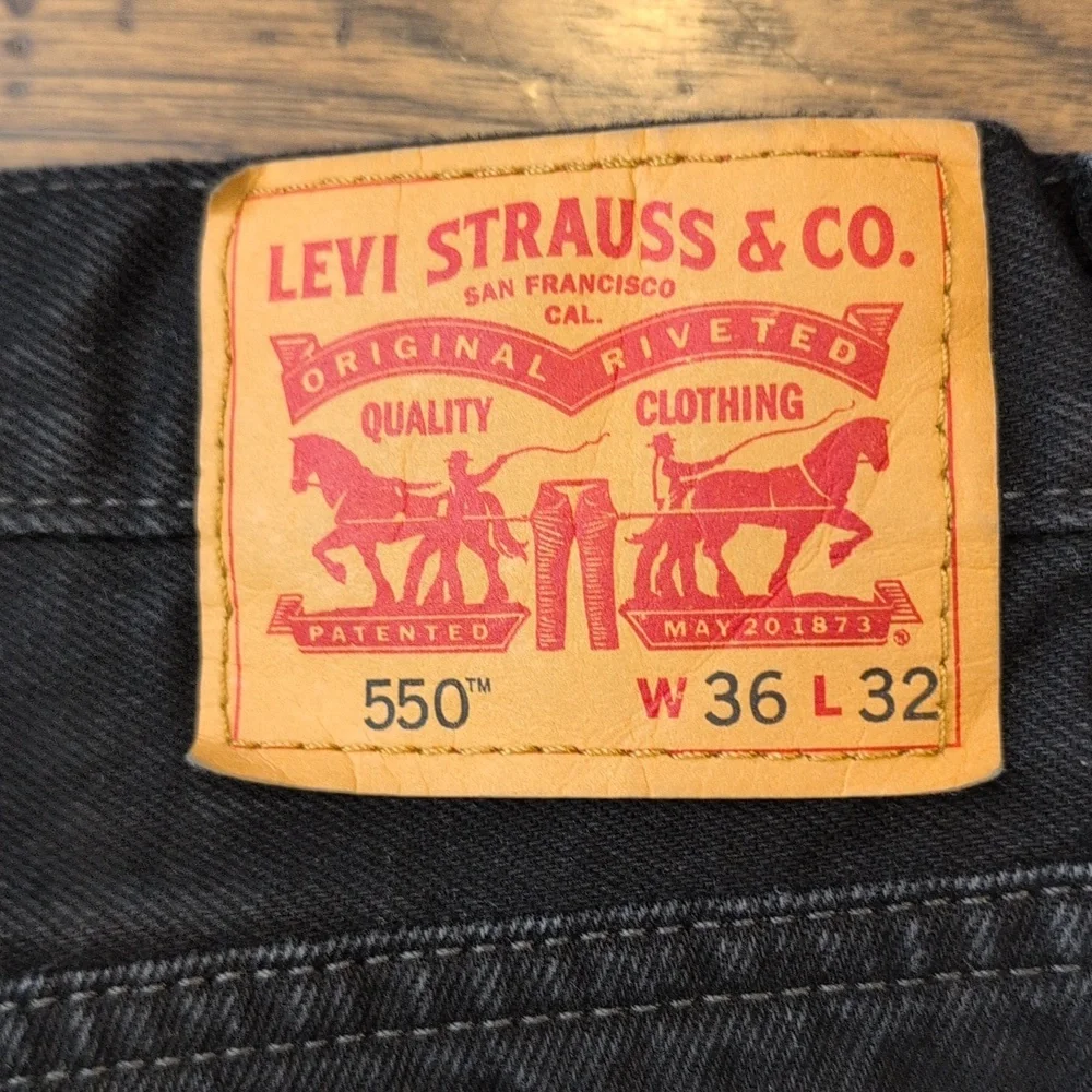 Mens Levi's 550 Relaxed fit black jeans size 36/32